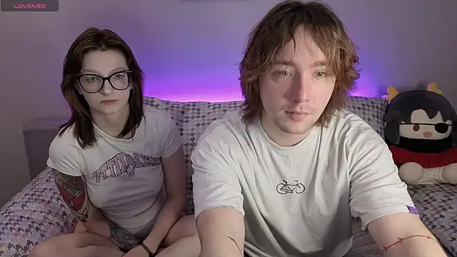 Snapshot of ellen_and_danny chatting on 10.19.25 ellen and danny online show from 10.19.25