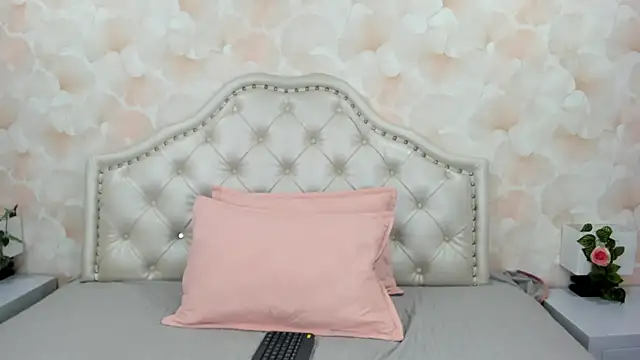 SofiaWhites online show from 05.15.26