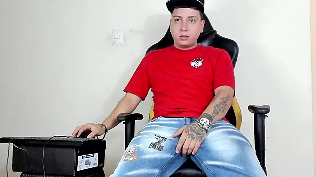 Snapshot of HELLSTAR chatting on 11.22.25 HELLSTAR online show from 11.22.25