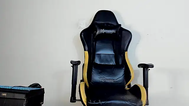 Snapshot of HELLSTAR chatting on 11.26.25 HELLSTAR online show from 11.26.25