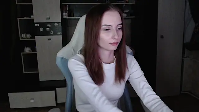 Snapshot of Cutti_Crystal chatting on 12.04.25 Cutti Crystal online show from 12.04.25