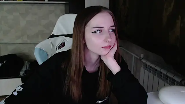 Snapshot of Cutti_Crystal chatting on 02.24.26 Cutti Crystal online show from 02.24.26