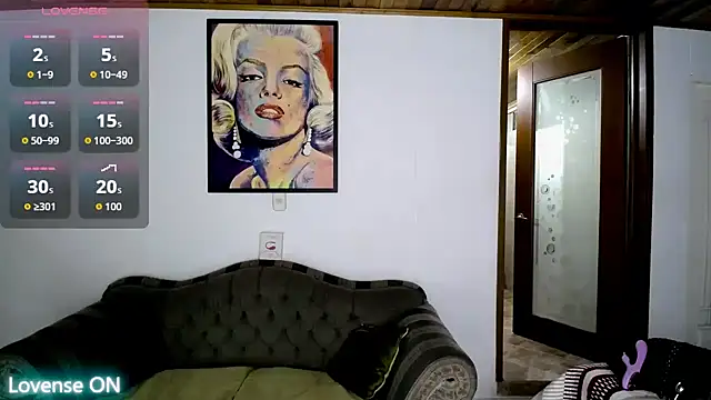 Snapshot of leahot29 chatting on 09.28.25 leahot29 online show from 09.28.25