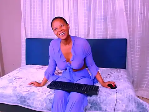 Snapshot of ebonypretty4u69 chatting on 09.13.25 ebonypretty4u69 online show from 09.13.25