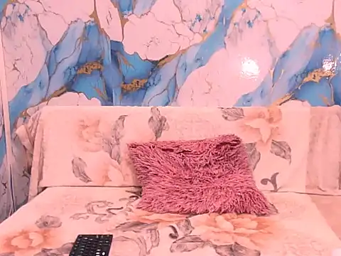 Snapshot of ebonypretty4u69 chatting on 11.08.25 ebonypretty4u69 online show from 11.08.25