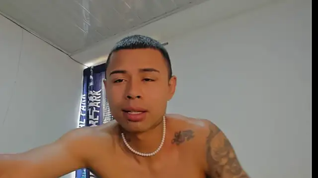 Snapshot of _Logan_Colton_ chatting on 09.22.25 Logan Colton online show from 09.22.25