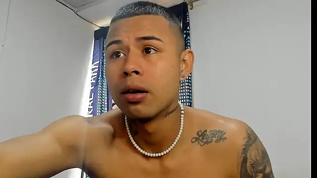 Snapshot of _Logan_Colton_ chatting on 11.13.25 Logan Colton online show from 11.13.25