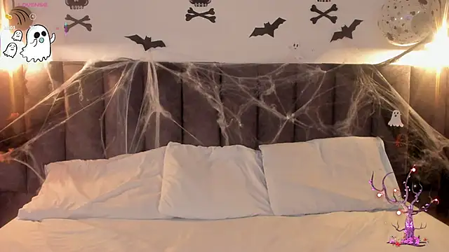 Sophie Smith19  online show from 10.23.25