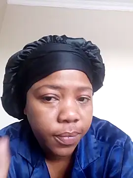 Snapshot of SweetBerryBliss chatting on 10.13.25 SweetBerryBliss online show from 10.13.25