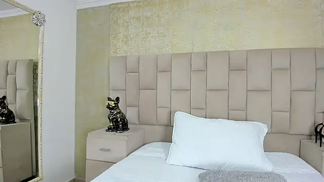 Snapshot of cloesummerr_ chatting on 09.19.25 cloesummerr online show from 09.19.25