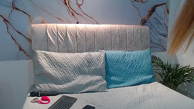 Snapshot of _Tiffany1 chatting on 10.24.25 Tiffany1 online show from 10.24.25