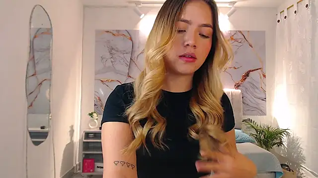 Snapshot of _Tiffany1 chatting on 10.26.25 Tiffany1 online show from 10.26.25