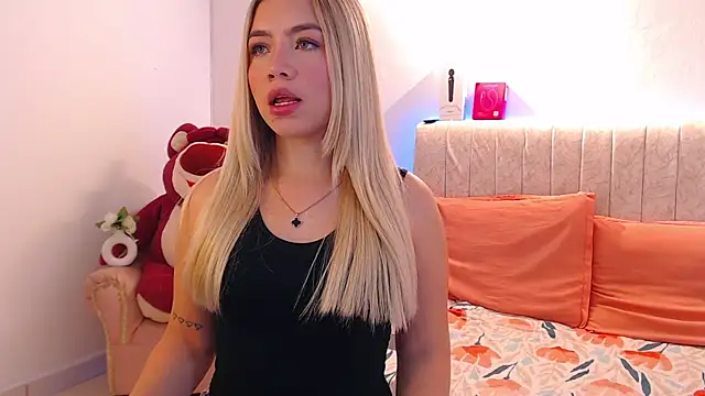 Snapshot of _Tiffany1 chatting on 11.26.25 Tiffany1 online show from 11.26.25