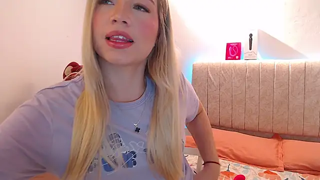 Snapshot of _Tiffany1 chatting on 11.27.25 Tiffany1 online show from 11.27.25