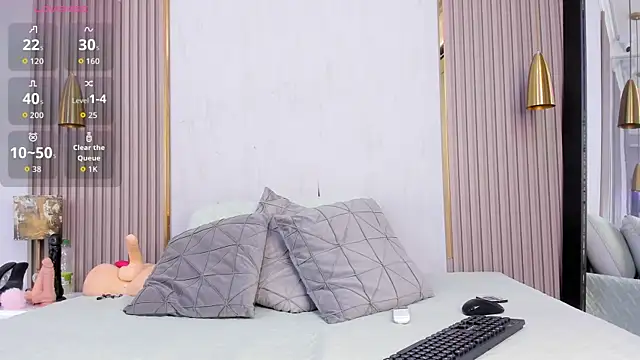 Skylar Smith  online show from 10.07.25