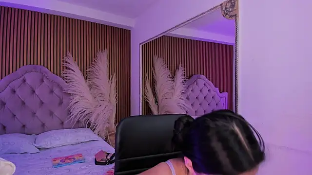 Starbutterflyy  online show from 02.08.26