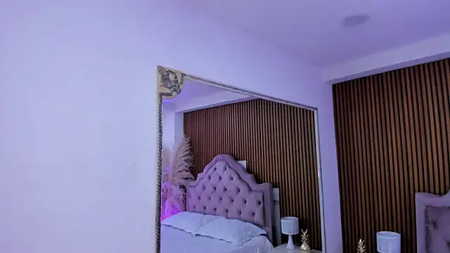 Starbutterflyy  online show from 04.16.26