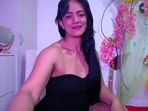 Snapshot of FernandaRui chatting on 09.22.25 FernandaRui online show from 09.22.25