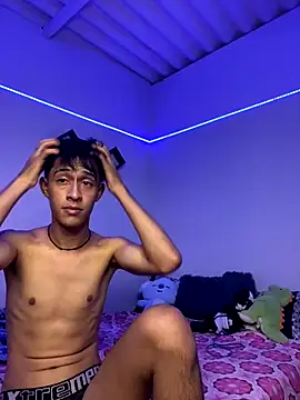 Snapshot of Danny_cute_05 chatting on 09.18.25 Danny cute 05 online show from 09.18.25