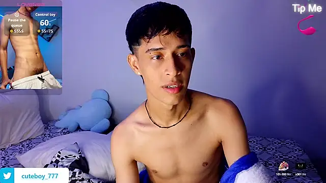 Snapshot of Danny_cute_05 chatting on 10.15.25 Danny cute 05 online show from 10.15.25