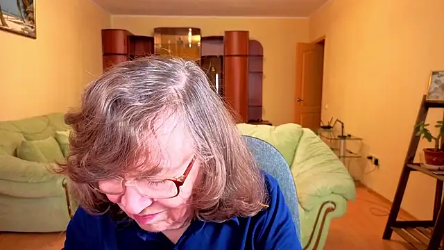 Snapshot of Betty_Brick chatting on 11.30.25 Betty Brick online show from 11.30.25