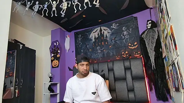 Snapshot of ashtoncooperr chatting on 10.23.25 ashtoncooperr online show from 10.23.25