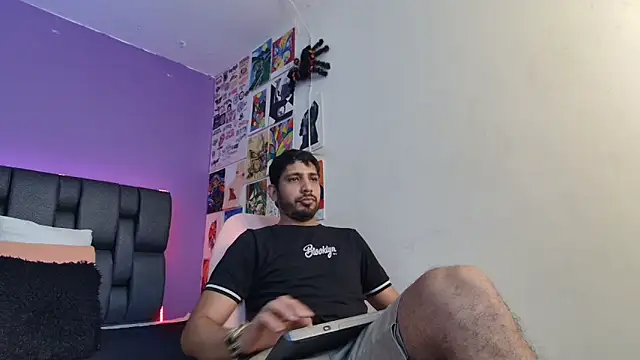 Snapshot of ashtoncooperr chatting on 11.04.25 ashtoncooperr online show from 11.04.25