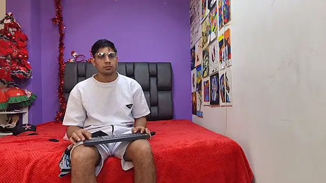 Snapshot of ashtoncooperr chatting on 11.22.25 ashtoncooperr online show from 11.22.25