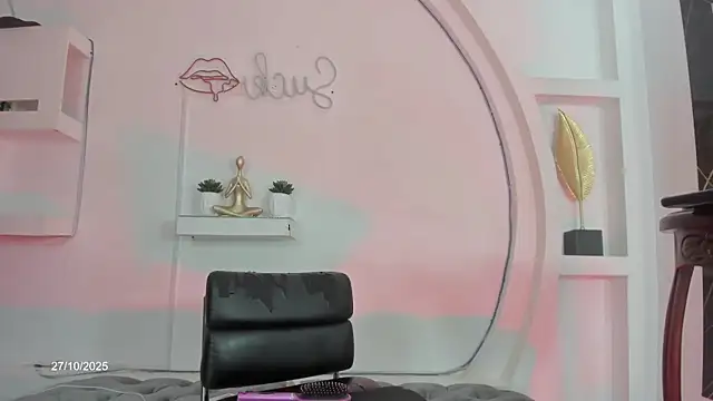 Vicky Hottman online show from 10.28.25