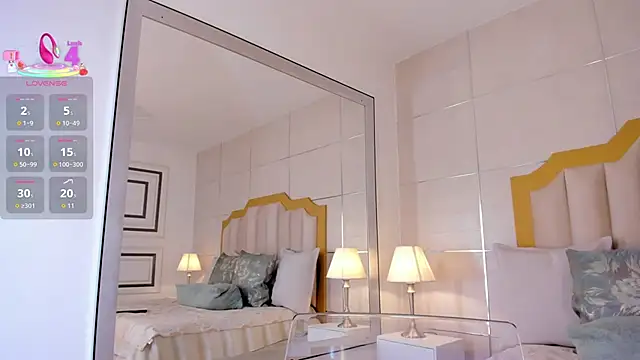 Snapshot of MaddieParker chatting on 09.25.25 MaddieParker online show from 09.25.25