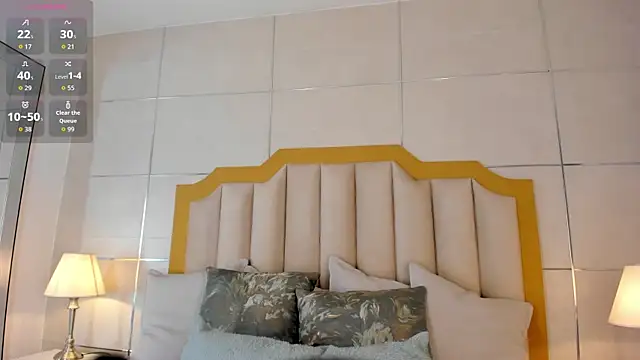 Snapshot of MaddieParker chatting on 10.18.25 MaddieParker online show from 10.18.25