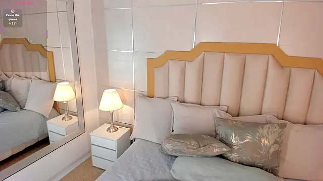 Snapshot of MaddieParker chatting on 10.19.25 MaddieParker online show from 10.19.25