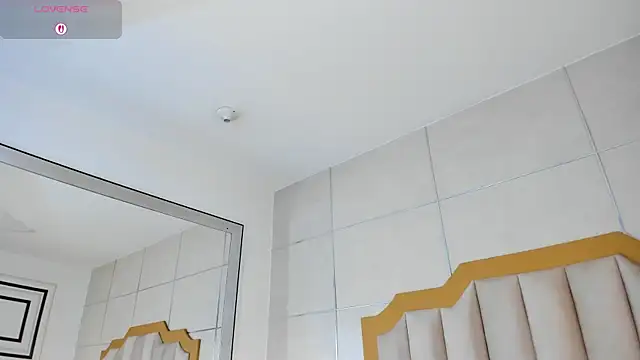 Snapshot of MaddieParker chatting on 11.21.25 MaddieParker online show from 11.21.25