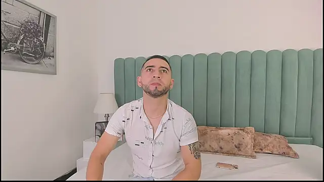 Snapshot of Lushian_ chatting on 10.06.25 Lushian online show from 10.06.25