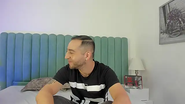 Snapshot of Lushian_ chatting on 11.20.25 Lushian online show from 11.20.25