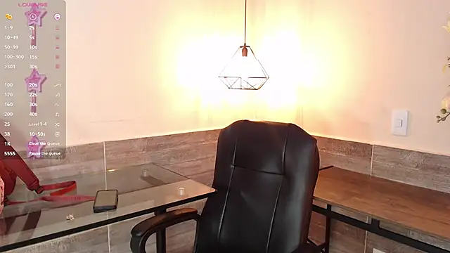 Snapshot of LussieWillow chatting on 09.15.25 LussieWillow online show from 09.15.25