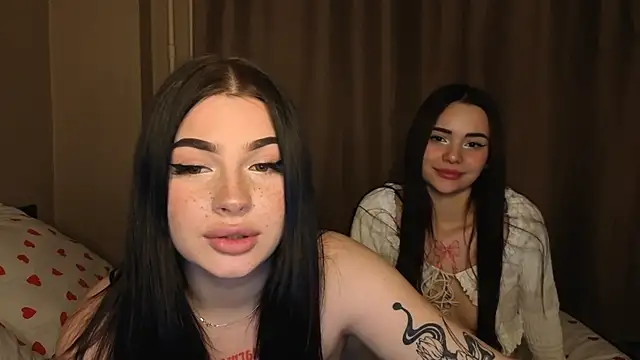 Snapshot of honey_____bunny chatting on 12.04.25 honey bunny online show from 12.04.25