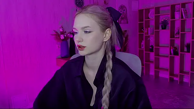 AvaDaviis online show from 10.07.25