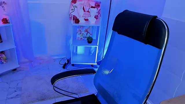 AvaDaviis online show from 11.05.25