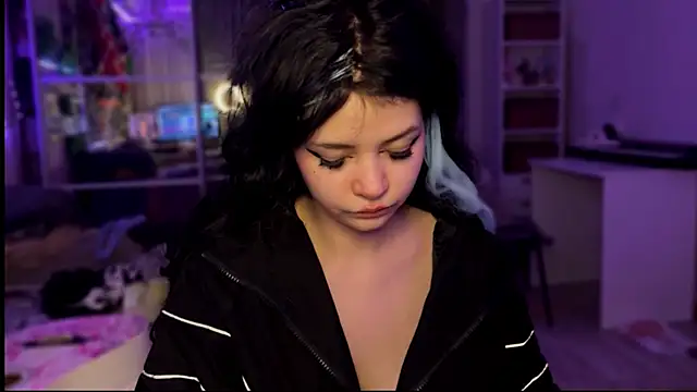 Snapshot of nikoli_naw chatting on 11.13.25 nikoli naw online show from 11.13.25