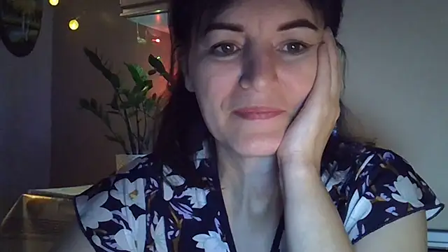 Krystal 82 online show from 10.18.25