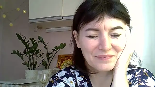 Krystal 82 online show from 10.19.25