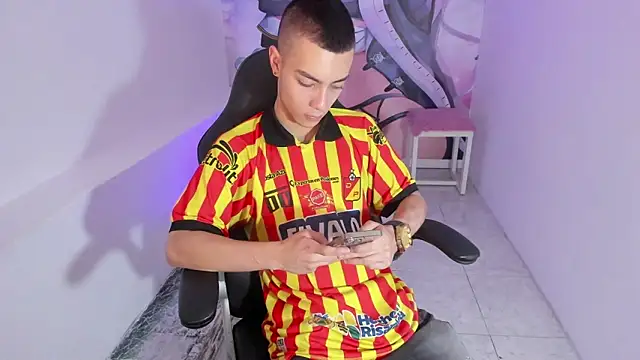 Snapshot of Dereck_Boy8 chatting on 11.07.25 Dereck Boy8 online show from 11.07.25