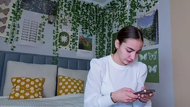 Ashley Pierce online show from 10.05.25