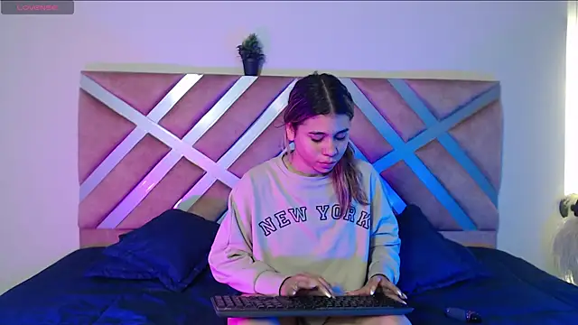 Snapshot of Rachell_criss chatting on 09.26.25 Rachell criss online show from 09.26.25