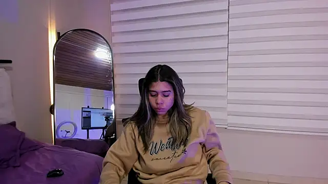 Snapshot of Rachell_criss chatting on 10.04.25 Rachell criss online show from 10.04.25