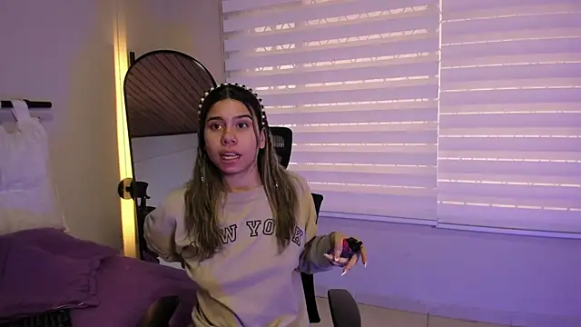 Snapshot of Rachell_criss chatting on 10.06.25 Rachell criss online show from 10.06.25