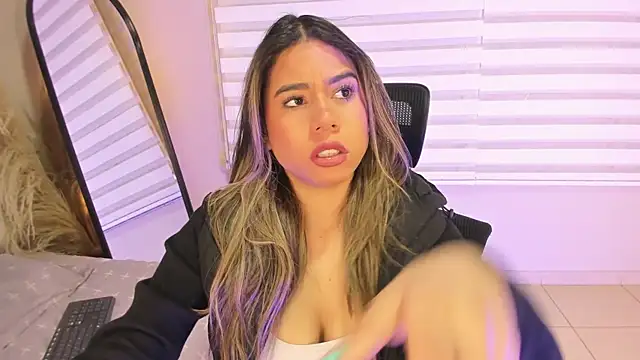 Snapshot of Rachell_criss chatting on 11.14.25 Rachell criss online show from 11.14.25