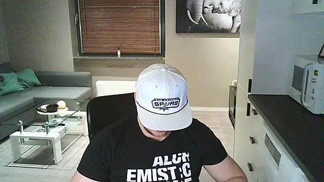 Dartanjanas13 online show from 10.18.25