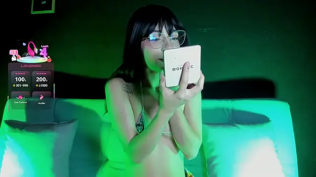 Snapshot of madiixwatson chatting on 10.09.25 madiixwatson online show from 10.09.25